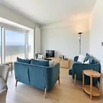 Seafront Elegance アパート *