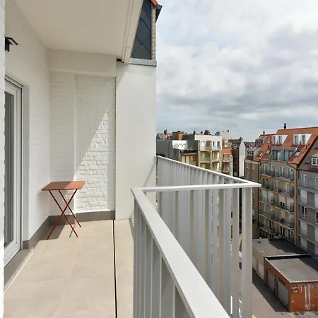 Seafront Elegance Апартаменты *