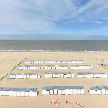 Seafront Elegance アパート