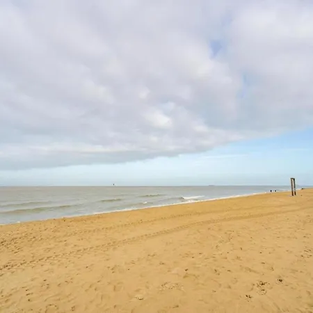 Апартаменты Seafront Elegance *