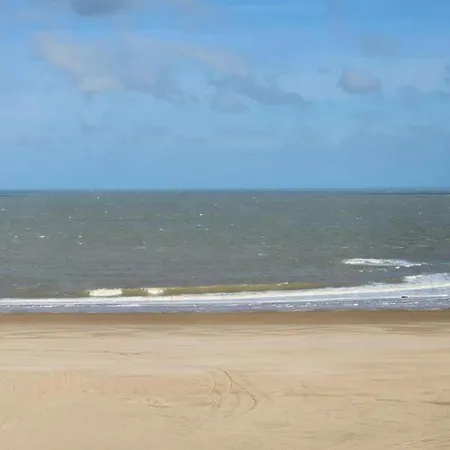 Апартаменты Seafront Elegance