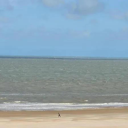 Апартаменты Seafront Elegance *