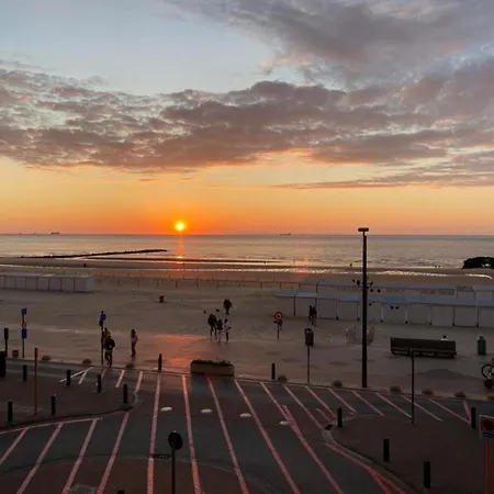 Апартаменты Seafront Elegance *